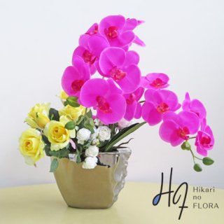 光触媒高級造花アレンジメント【アイーダ】華やかなファレノをオブジェのような高級花器にアレンジしました。