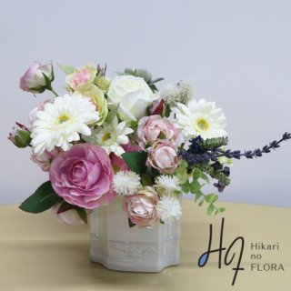 光触媒造花アレンジメント【クラリーテェ】お得感のある、そして可愛いバラが素敵なアレンジメントです。
