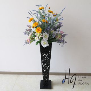 光触媒造花アレンジメント【スタンド７０型ＲＤ625】ラベンダーとマリーゴールド、ローズの造花スタンドです。高さ１１５ｃｍの高級造花スタンド花です。