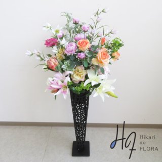 光触媒造花アレンジメント【スタンド７０型ＲＤ626】カンパヌラやプロテアなど最近人気のお花も入れた14種の花々が咲き誇る造花スタンドです。高さ１３０ｃｍの高級造花スタンド花です。