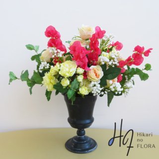 光触媒高級造花アレンジメント【エディン】ピーチ色のバラと赤いスイートピーの高級造花アレンジメントです。高さ５０ｃｍです