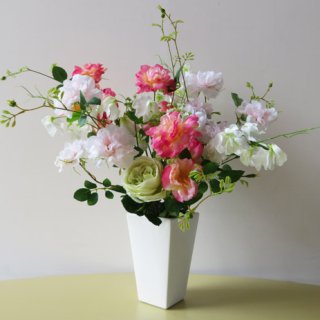 光触媒高級造花アレンジメント【スイートピーとバラ】エレガントで、うららかな春を連想させる高級造花アレンジメントです。高さ６０ｃｍです