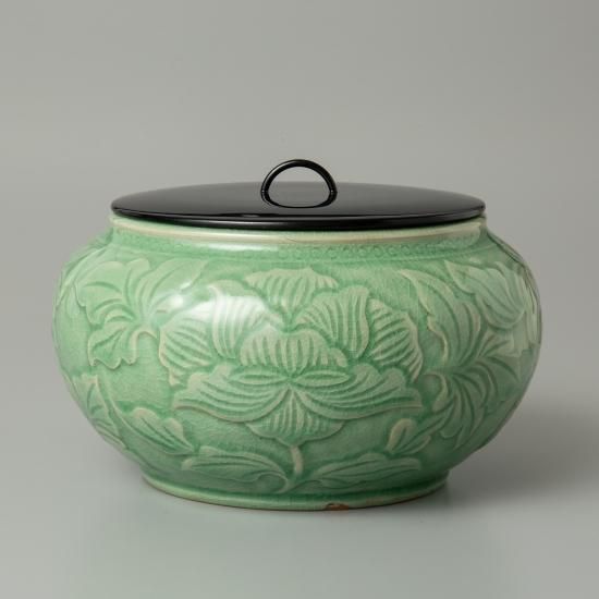 青磁 牡丹唐草文水指 清水久嗣 作 - 茶道具・抹茶通販 青磁 牡丹唐草文水指 清水久嗣 作 - 茶道具・抹茶通販