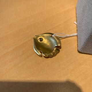 ڥ