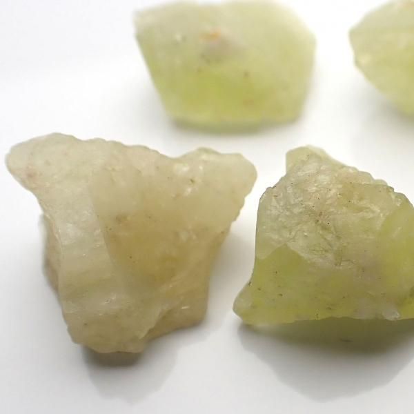 ブラジリアナイトとは|鉱物データ・特徴・意味・効果・石言葉 ブラジリアナイトとは|鉱物データ・特徴・意味・効果・石言葉