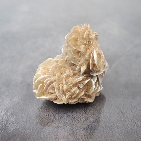 デザートローズ 原石 縦36mm x 横45mm x 奥41mm [OK108] - ヒカリ