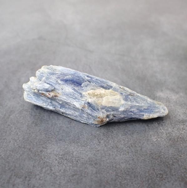 カイヤナイト　原石　3.7キロ　鑑賞石　石　置物　オブジェ　インテリア カイヤナイト原石3.7キロ鑑賞石石置物オブジェインテリア