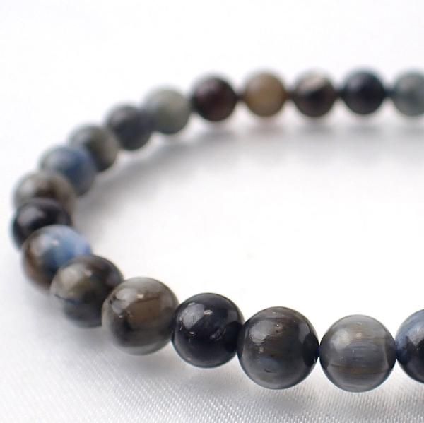 綺麗だな！こうのすけがパワー込めるカイヤナイトさん！ カイヤナイトとは｜鉱物データ・特徴・意味・効果・石言葉