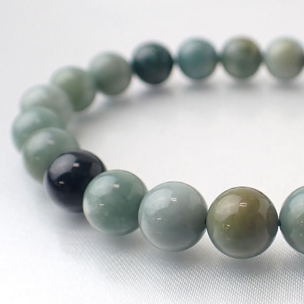 翡翠とは｜鉱物データ・特徴・意味・効果・石言葉 - ヒカリカンパニー