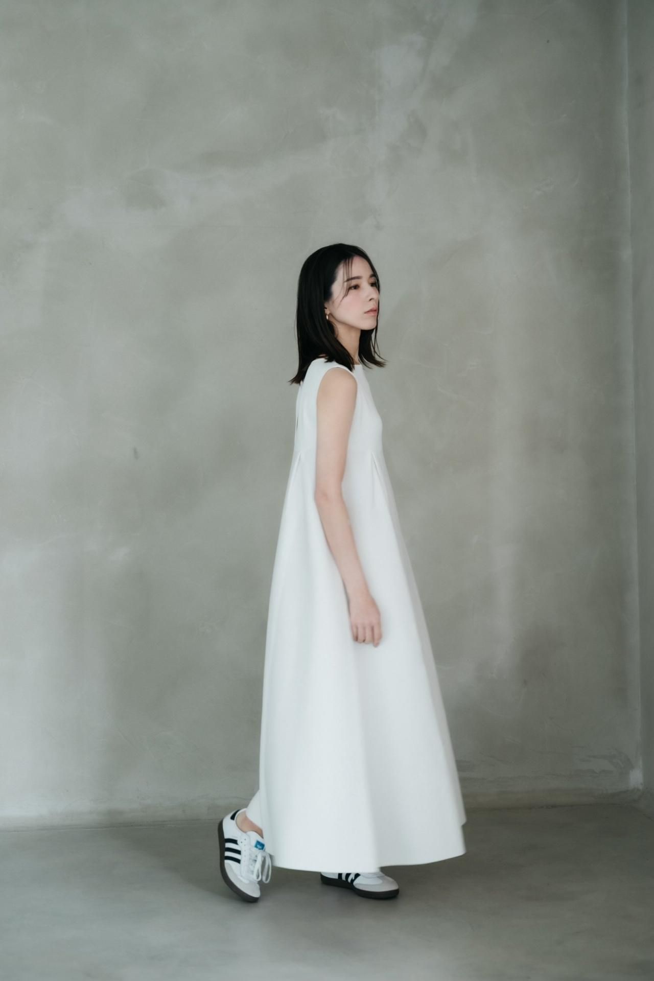 美品　KARRY ワンピース BACK OPEN KNIT ONE PIECE - KARRY OFFICIAL ONLINE STORE