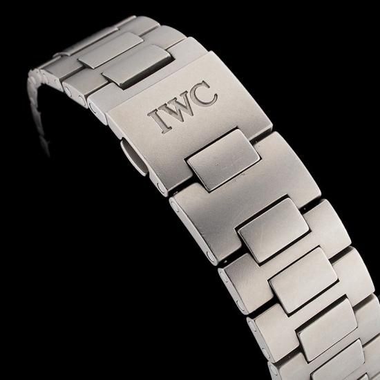 IWC IW372703 有難 GSTセミメカニカルクォーツ クロノグラフ美 IWC IW372703 有難 GSTセミメカニカルクォーツ クロノグラフ美