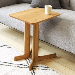 【3月31日から値上りします】サイドテーブル コーヒーテーブル 個性的なコの字デザイン レッドオーク材