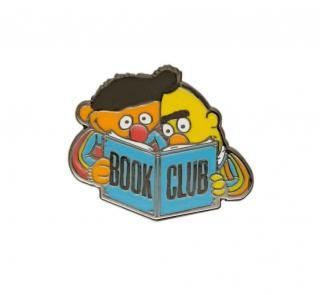 <img class='new_mark_img1' src='https://img.shop-pro.jp/img/new/icons14.gif' style='border:none;display:inline;margin:0px;padding:0px;width:auto;' />Sesame Street / Bert and Ernie Book Club Enamel Pin