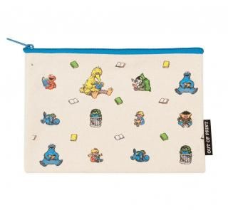 <img class='new_mark_img1' src='https://img.shop-pro.jp/img/new/icons14.gif' style='border:none;display:inline;margin:0px;padding:0px;width:auto;' />Sesame Street / Readers Pouch
