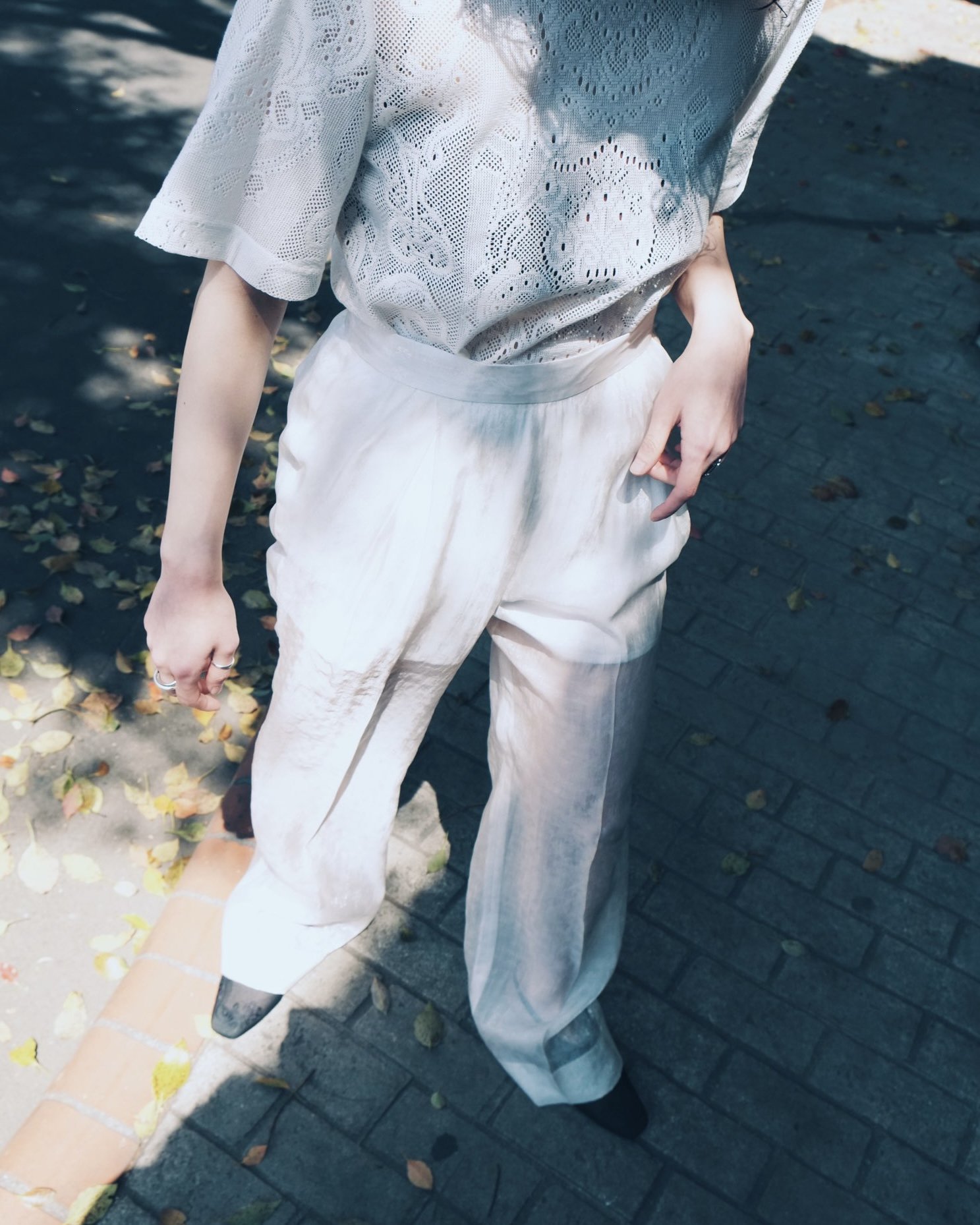 Mame Kurogouchi：Silk Nylon Floral Jacquard Sheer Trousers - WHITE 