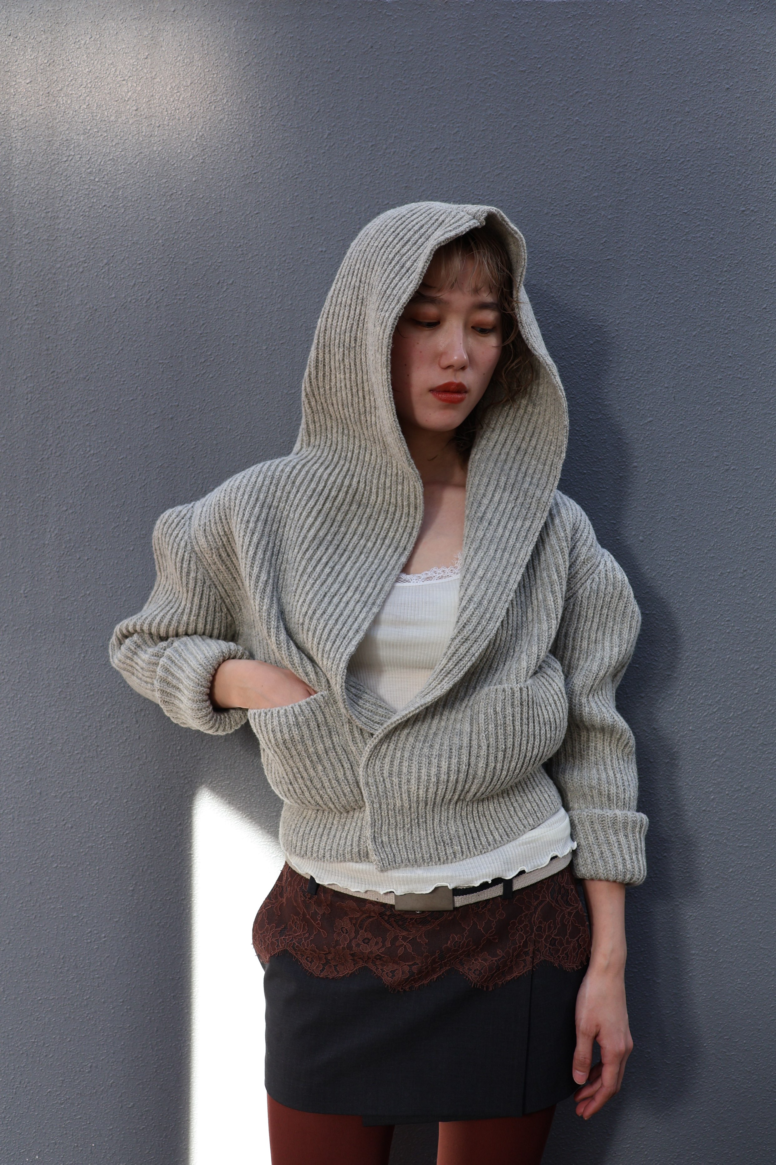 FUMIKA UCHIDA： SHETLAND RIB STITCH HOODED CARDIGAN - TOP GREY