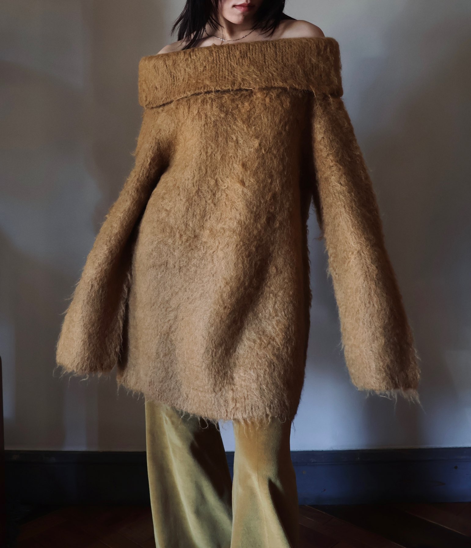FUMIKA UCHIDA： MOHAIR ALPACA BLEND KNITTED OFF SHOULDER TOP