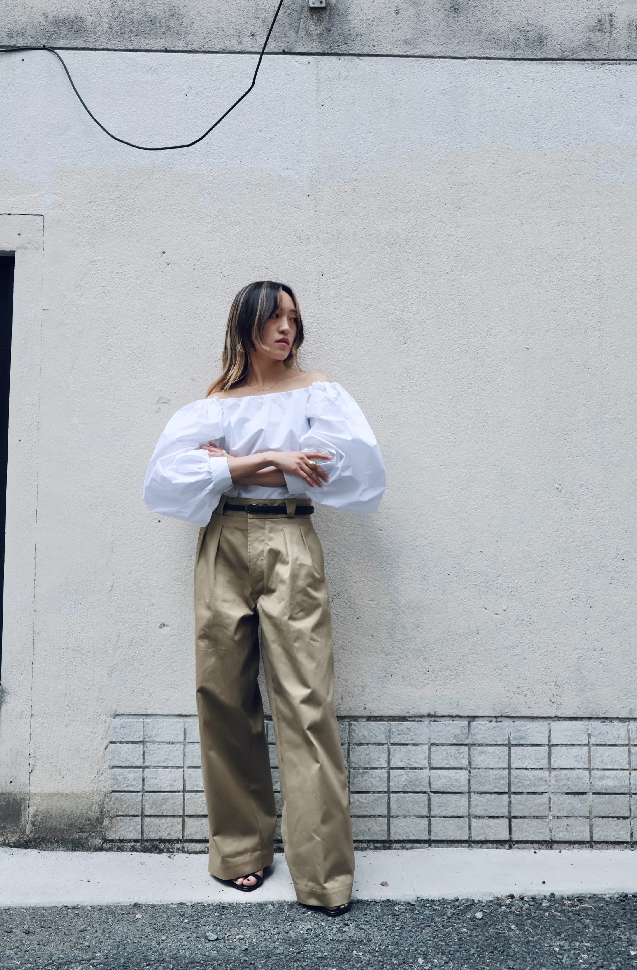 FUMIKA UCHIDA: UNIFORM WEAPON 2-TUCK PANTS - KHAKIBEIGE FUMIKA UCHIDA: UNIFORM WEAPON 2-TUCK PANTS - KHAKIBEIGE