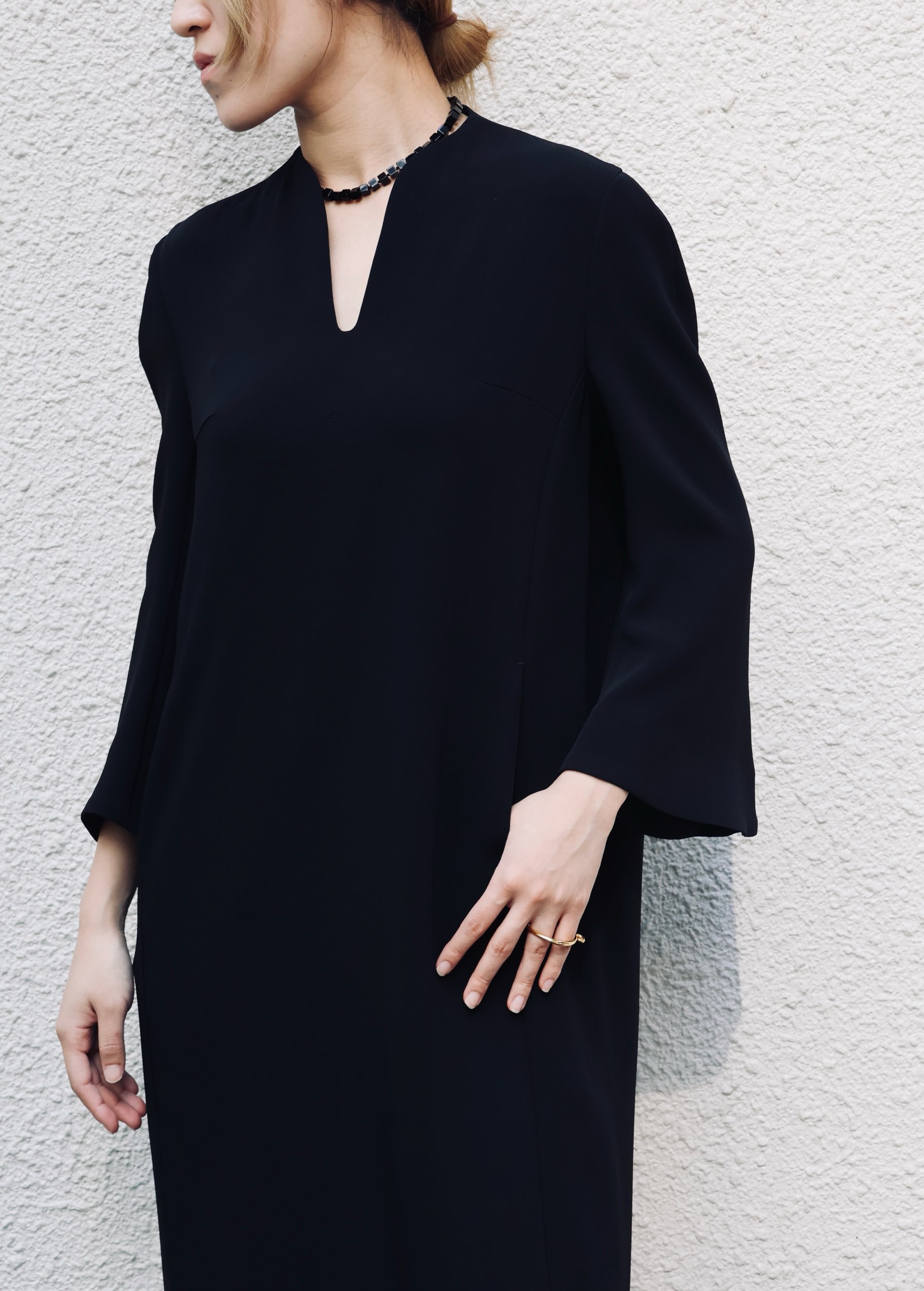 Mame Kurogouchi:Acetate Polyester V-Neck Dress - BLACK Mame Kurogouchi:Acetate Polyester V-Neck Dress - BLACK