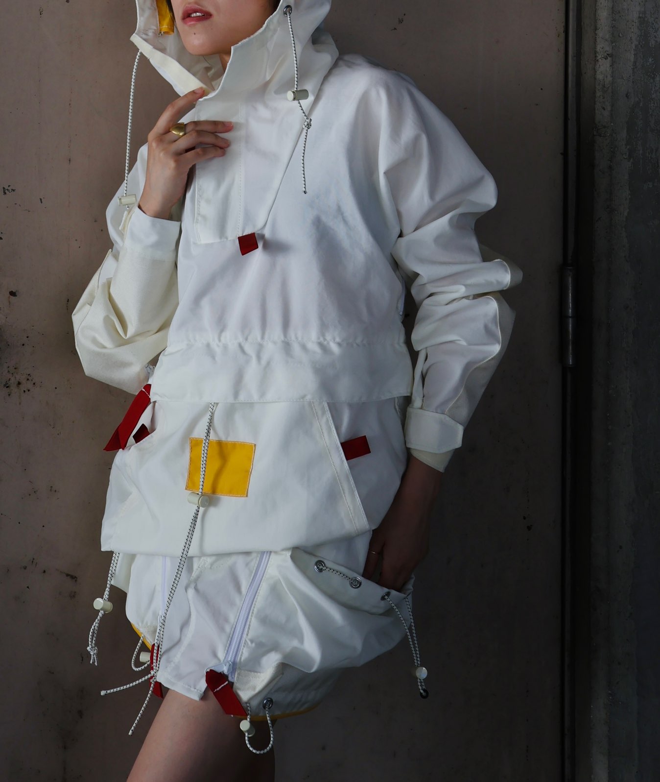 FUMIKA UCHIDA： NYLON HOODED PULLOVER WINDBREAKER - WHITE - ORANN 