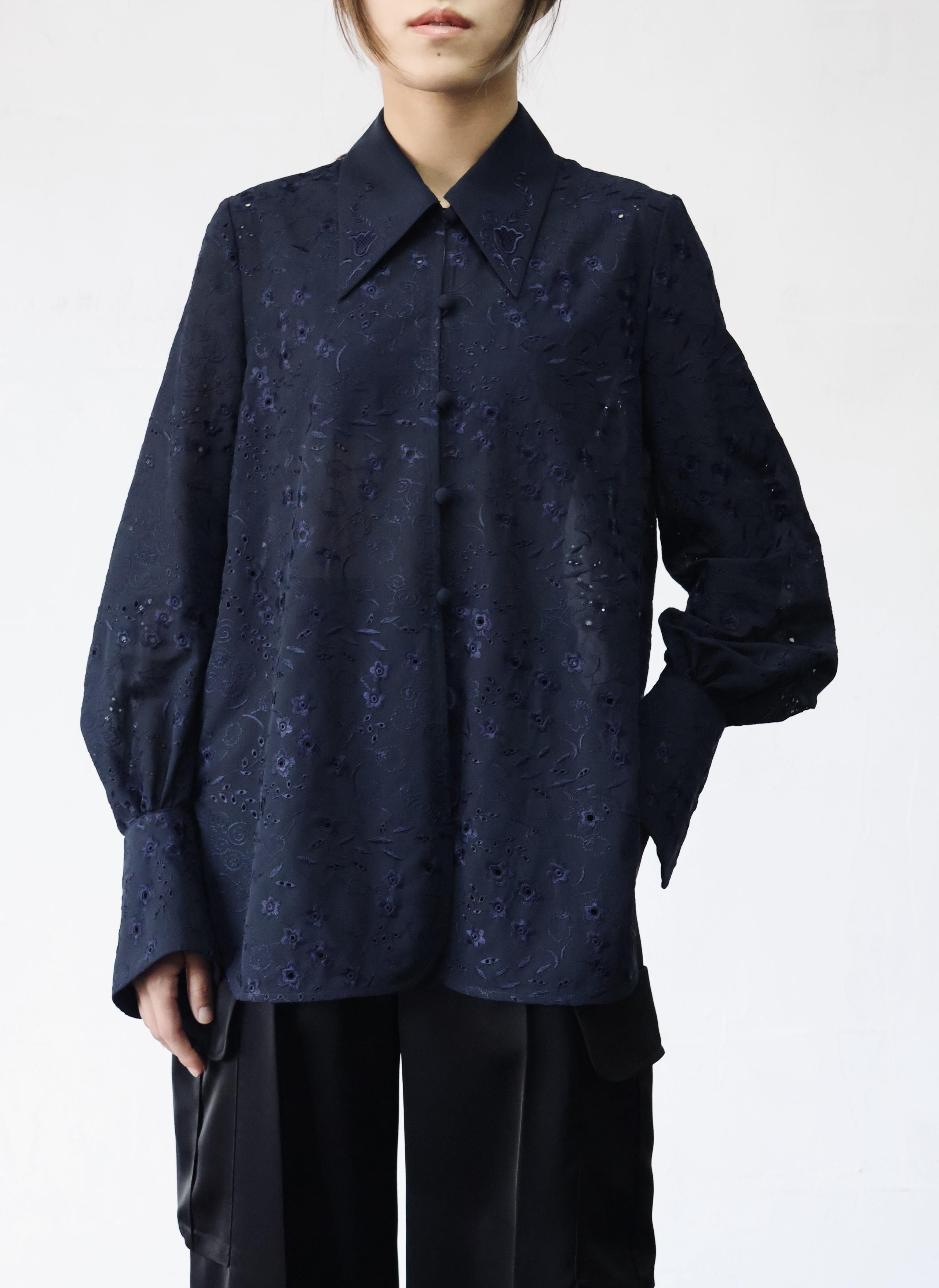 Mame Kurogouchi：Triacetate Georgette Floral Embroidery Top - NAVY