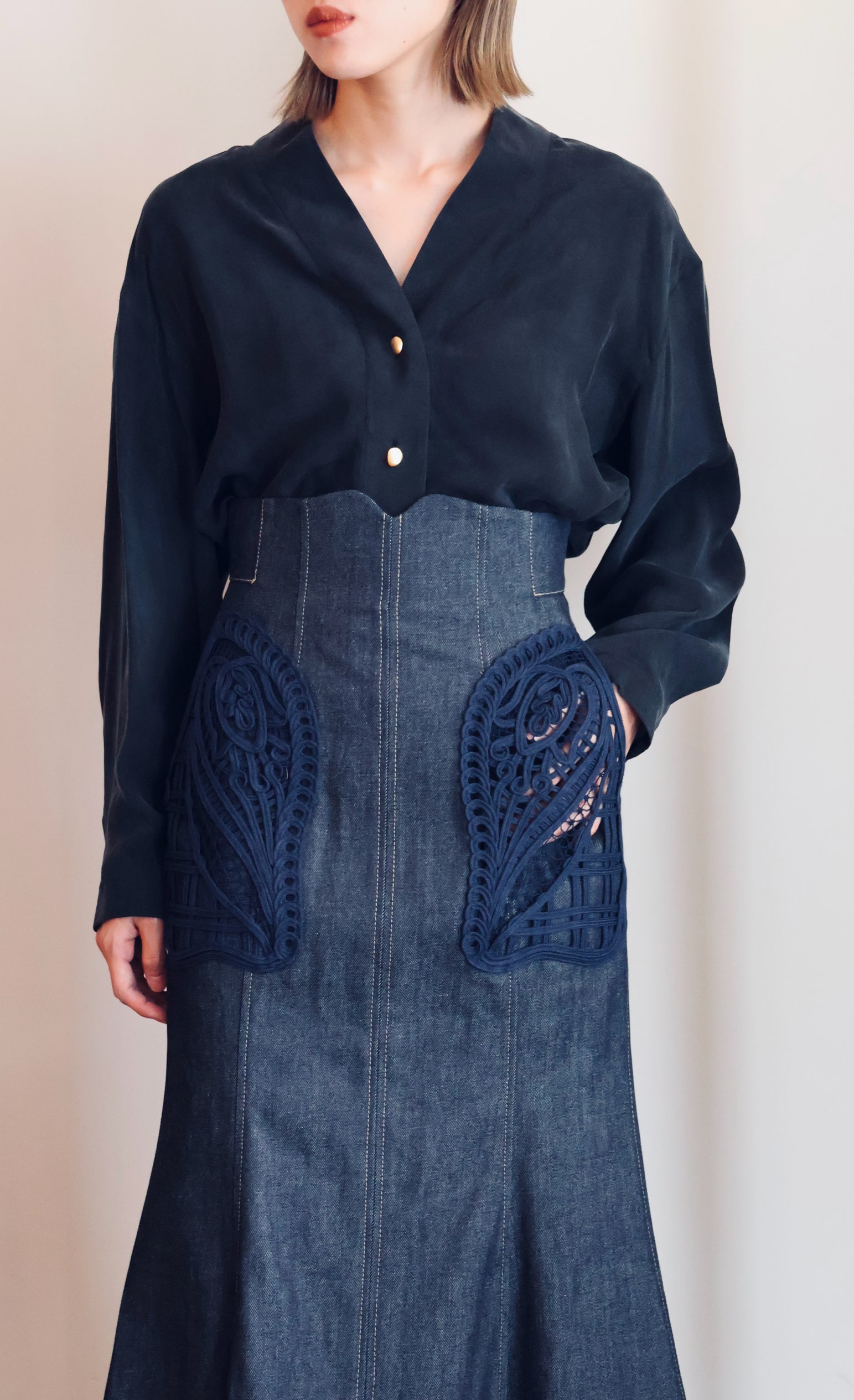 Mame Kurogouchi:Cord Embroidery Detail Denim Skirt - NAVY Mame Kurogouchi:Cord Embroidery Detail Denim Skirt - NAVY