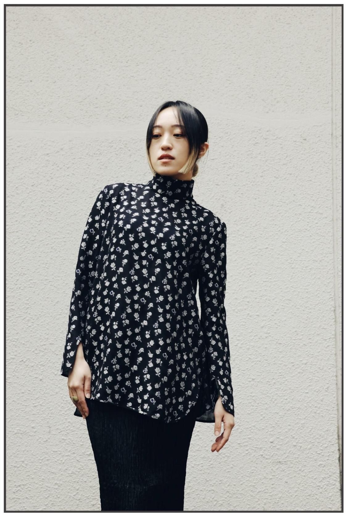Mame Kurogouchi:Floral Jacquard Hight Neck Blouse - NAVY Mame Kurogouchi:Floral Jacquard Hight Neck Blouse - NAVY