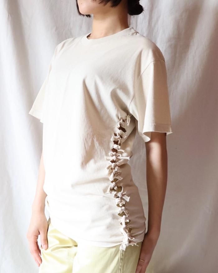 FUMIKA UCHIDA: OVERDYED SIDE SHIRRING TEE - OFFWHITE FUMIKA UCHIDA: OVERDYED SIDE SHIRRING TEE - OFFWHITE