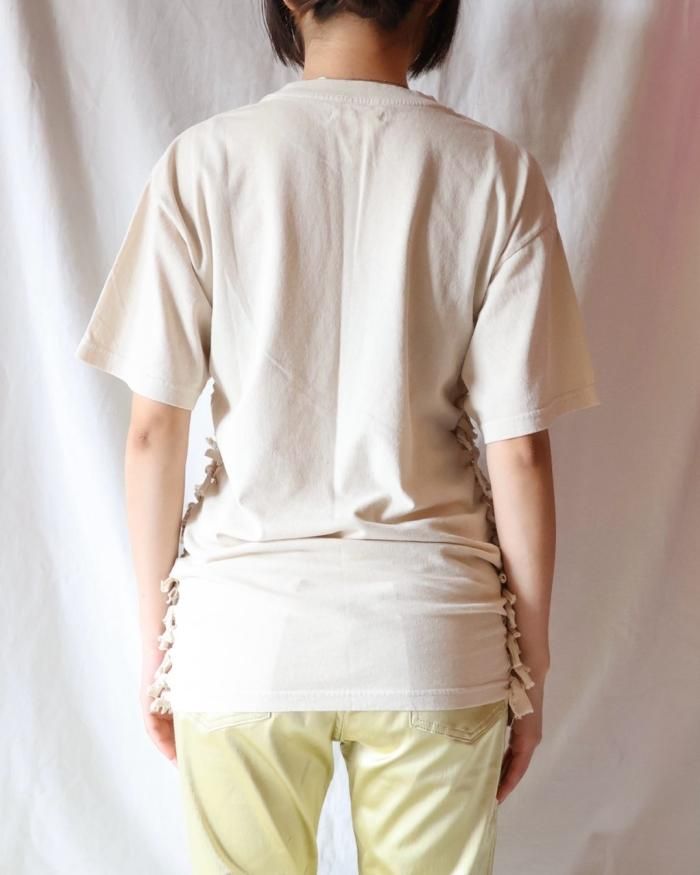 FUMIKA UCHIDA: OVERDYED SIDE SHIRRING TEE - OFFWHITE FUMIKA UCHIDA: OVERDYED SIDE SHIRRING TEE - OFFWHITE