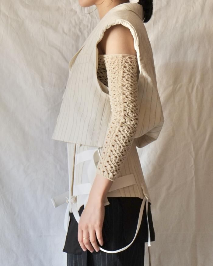 FUMIKA UCHIDA： WAIST SUPPORT PEAKED LAPEL 3BUTTON NO-SLEEVE