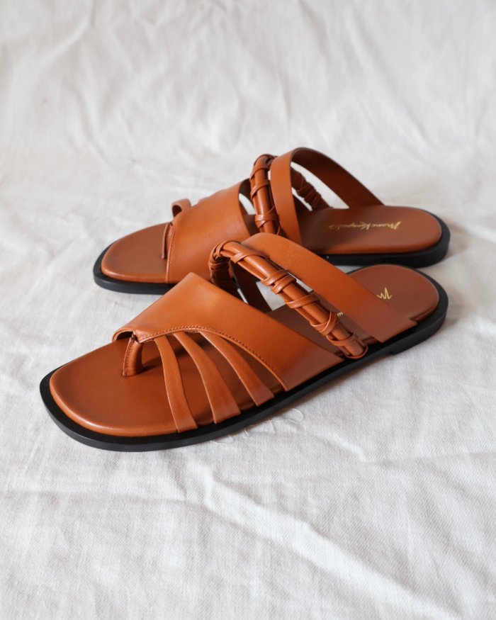 Mame Kurogouchi：Plait Detailed Leather Sandals - BROWN - ORANN 通販サイト