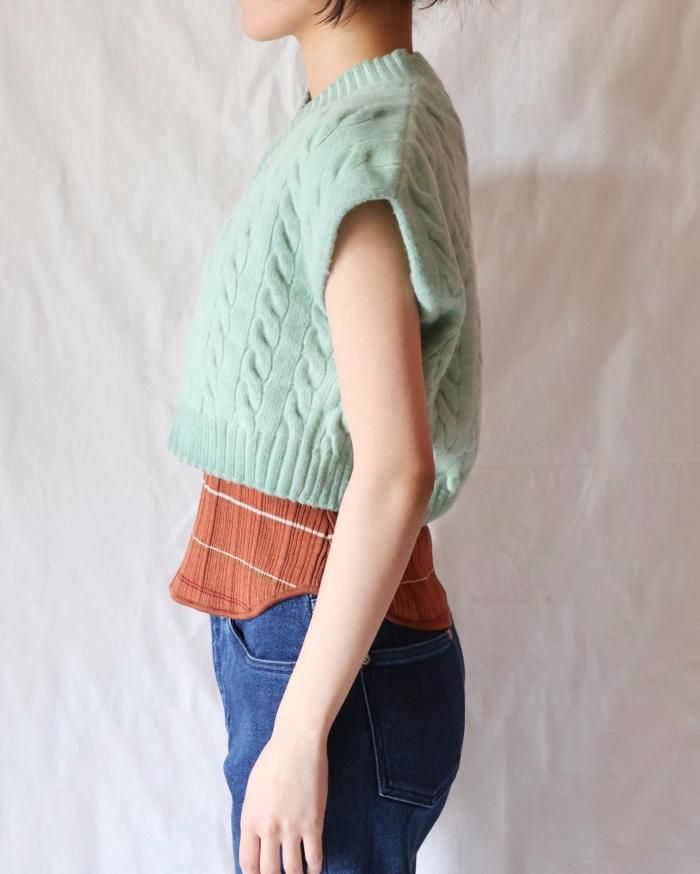Meryll Rogge:OVERDYED CROPPED V-NECK CABLE SWEATER - MINT Meryll Rogge:OVERDYED CROPPED V-NECK CABLE SWEATER - MINT
