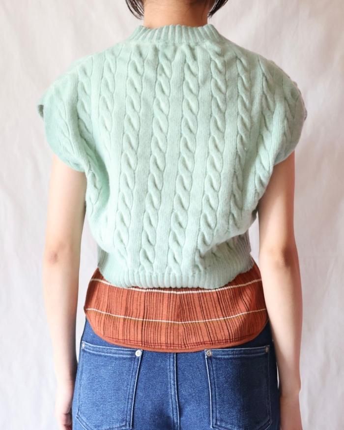 Meryll Rogge：OVERDYED CROPPED V-NECK CABLE SWEATER - MINT