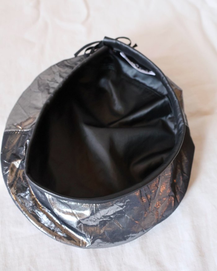 FUMIKA UCHIDA：　METALLIC REVERSIBLE BERET - SILVER - ORANN 通販サイト