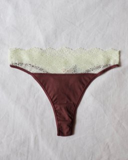 OVERNEATH LACE THONG - CHOCO