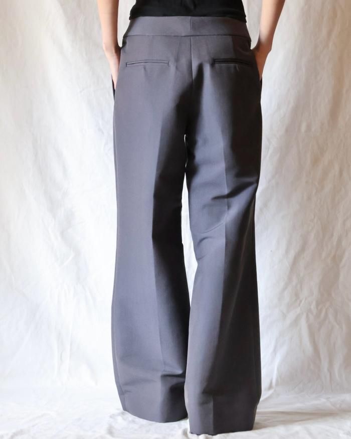 FUMIKA UCHIDA： SUITING LOW-RISE WIDE TROUSERS - CHARCOAL