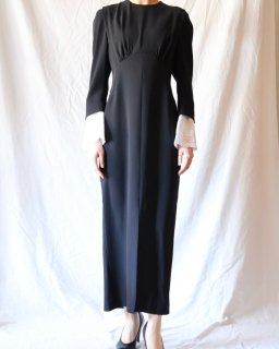 Mame KurogouchiBack Satin Crepe Georgette Embroidered Cuffs I-Line Dress - BLACK