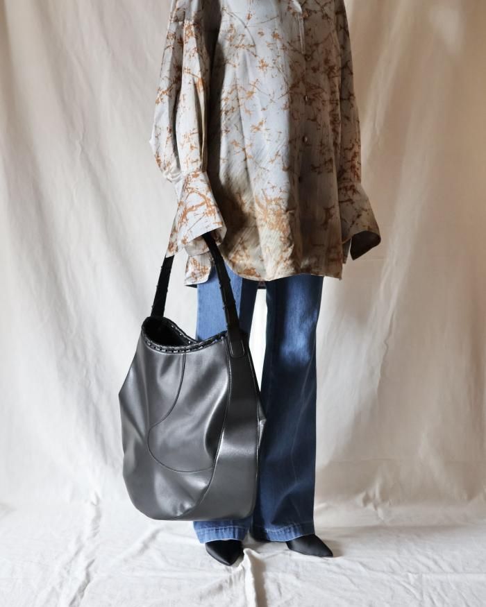 Mame Kurogouchi:Synthetic Leather Asymmetrical Tote Bag Mame Kurogouchi:Synthetic Leather Asymmetrical Tote Bag