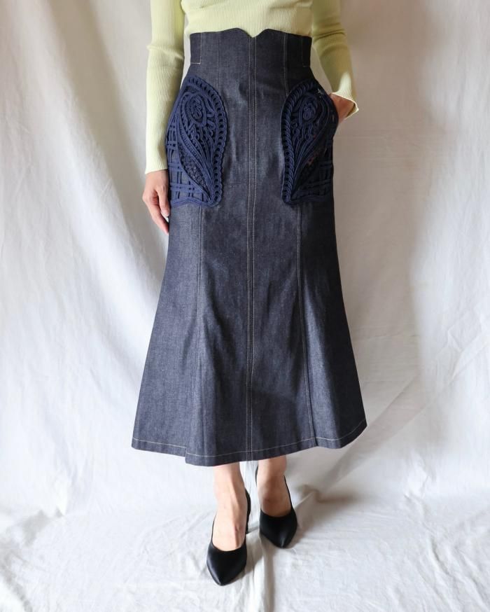 Mame Kurogouchi:Cord Embroidery Detail Denim Skirt - NAVY Mame Kurogouchi:Cord Embroidery Detail Denim Skirt - NAVY