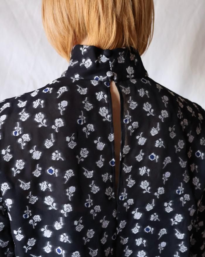 Mame Kurogouchi:Floral Jacquard Hight Neck Blouse - NAVY Mame Kurogouchi:Floral Jacquard Hight Neck Blouse - NAVY