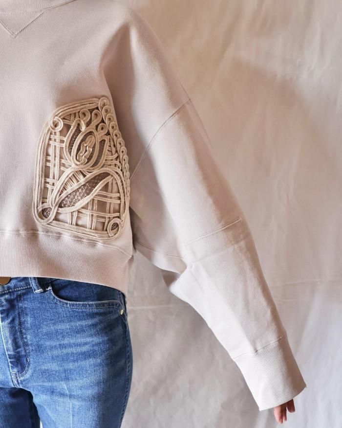 Mame Kurogouchi：Cording Embroidery Cropped Sweatshirt - ECRU