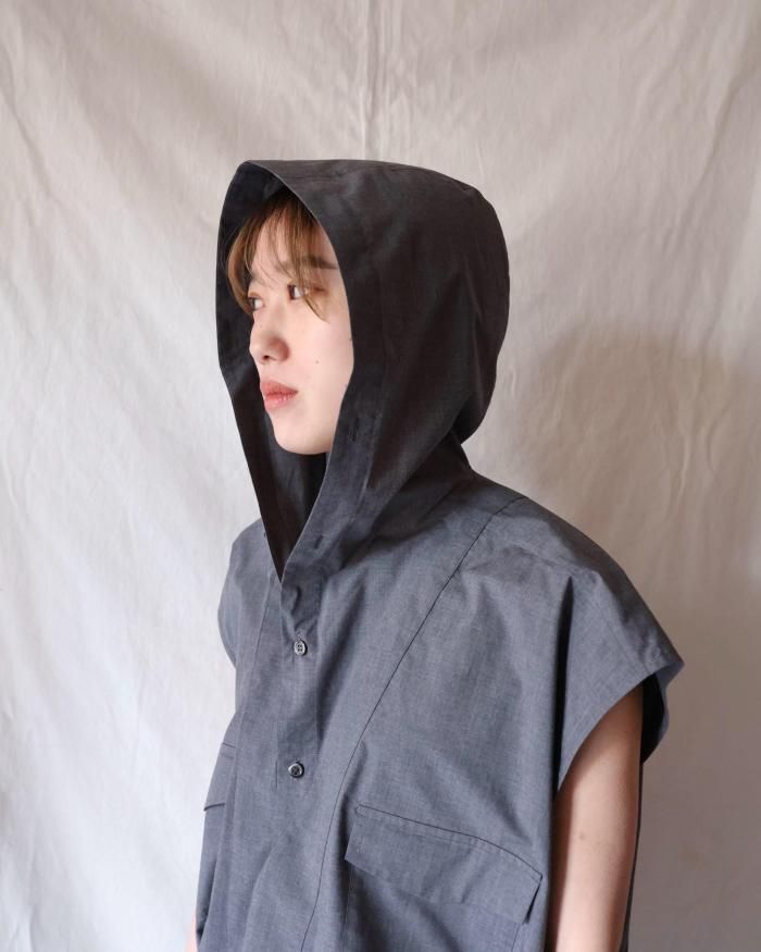 JUN MIKAMI：HOOD NO-SLEEVE SHIRT - TOP CHARCOAL - ORANN
