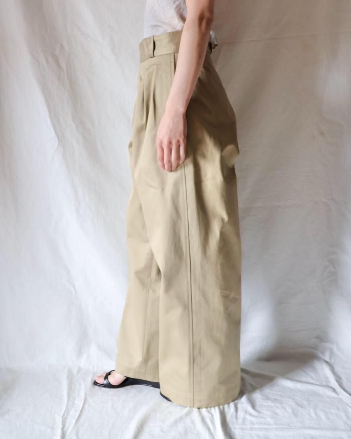 FUMIKA UCHIDA： UNIFORM WEAPON 2-TUCK PANTS - KHAKIBEIGE