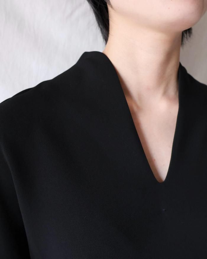 Mame Kurogouchi：Triacetate Polyester Georgette V-Neck Dress