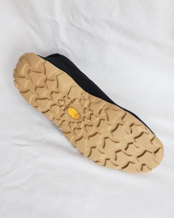FUMIKA UCHIDA： WATER SLIP-ON - BLACK - ORANN ONLINE SHOP