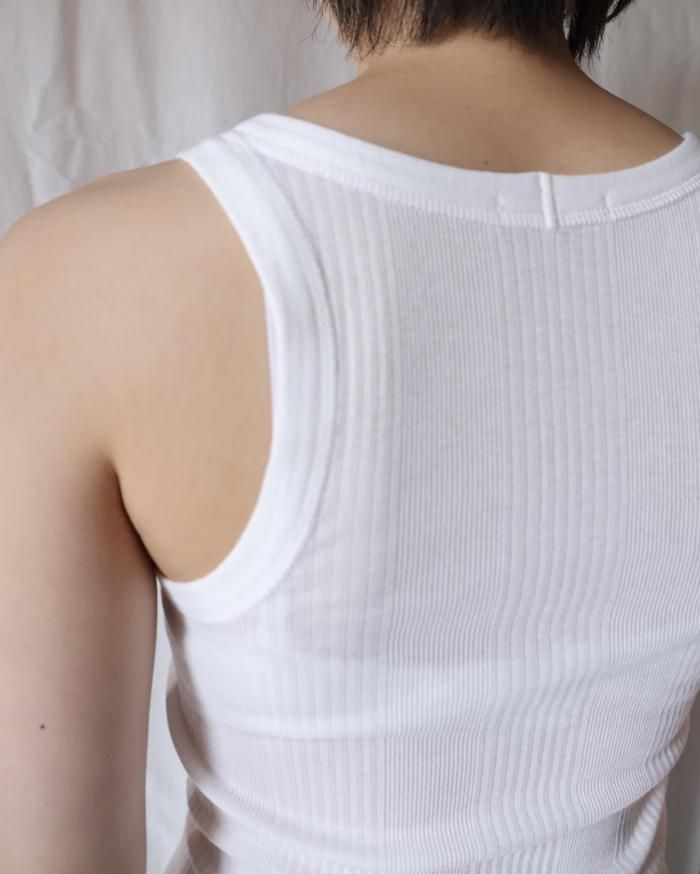 FUMIKA UCHIDA： NEEDLE DRAWING GARTER TANKTOP - WHITE