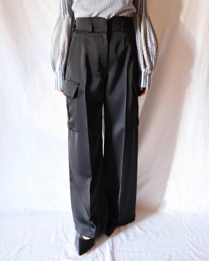 美品 Mame Kurogouchi コットンナイロン タックカーゴトラウザーズ 美品 Mame Kurogouchi コットンナイロン タックカーゴトラウザーズ