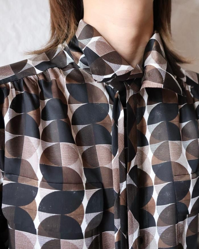 今季完売新品FUMIKAUCHIDAGEOMETRICPATTERNBLOUSE FUMIKA UCHIDA： GEOMETRIC PATTERN PRINTED BLOUSE - GEOMETRIC