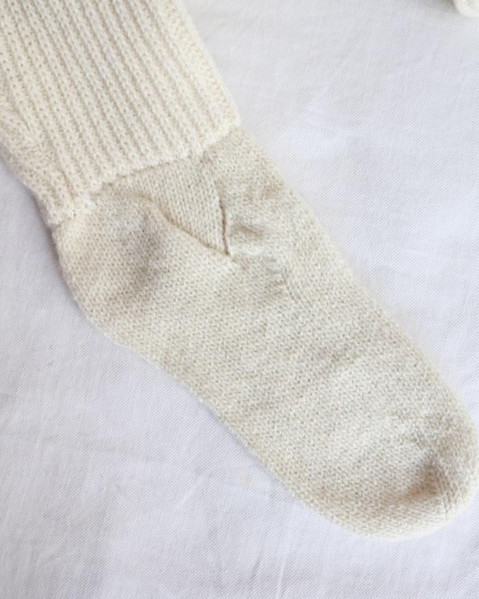 FUMIKA UCHIDA： SHETLAND RIB STITCH TIGHT-HIGH SOCKS - IVORY