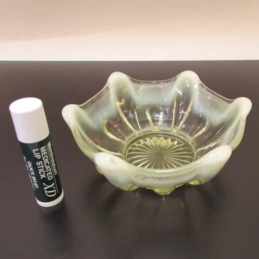 ウランガラスミニボール 【アンティークの店（世田谷）タイムマシン】